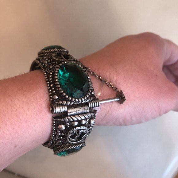 Gucci Interlocking GG Silver Bracelet with Green Crystals NEW IN BOX - Picture 4 of 5